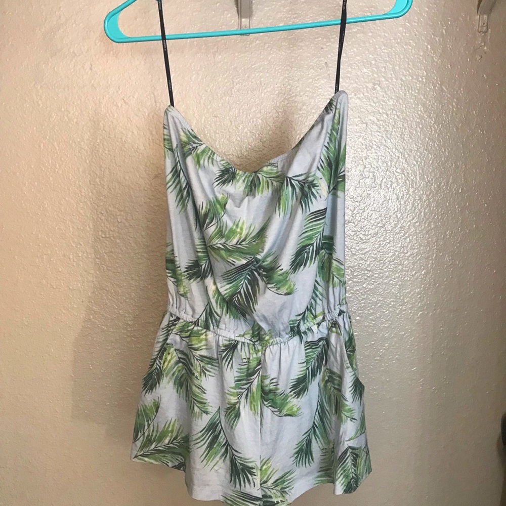 NWOT cute Forever 21 Small Romper with Pockets!